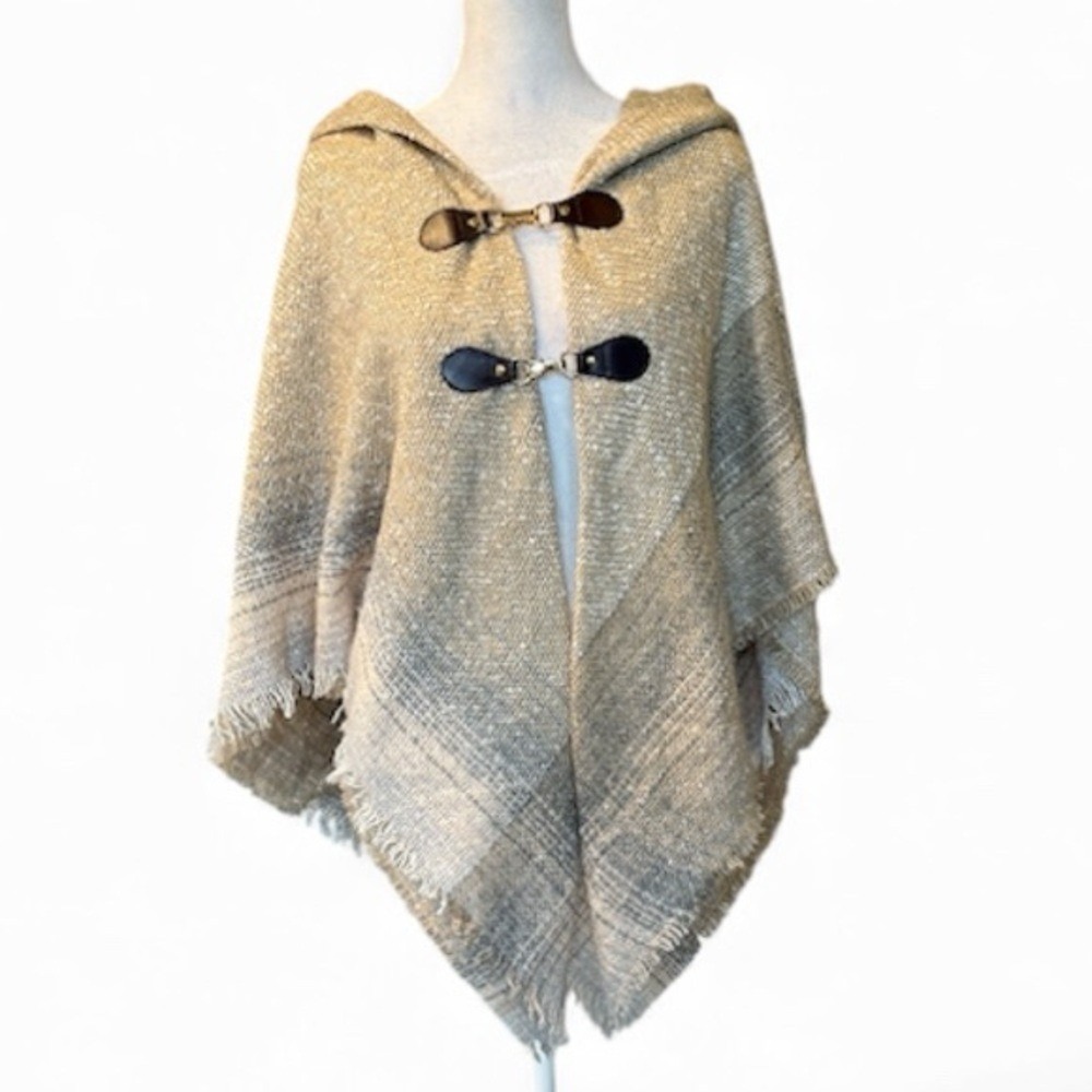 Apt. 9 cream and‎ gray knit poncho shrug with toggle closures One Size NWT